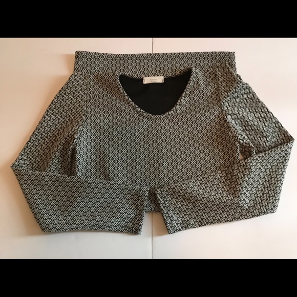 Popcorn. Black and white tunic top. - Picture 5 of 5